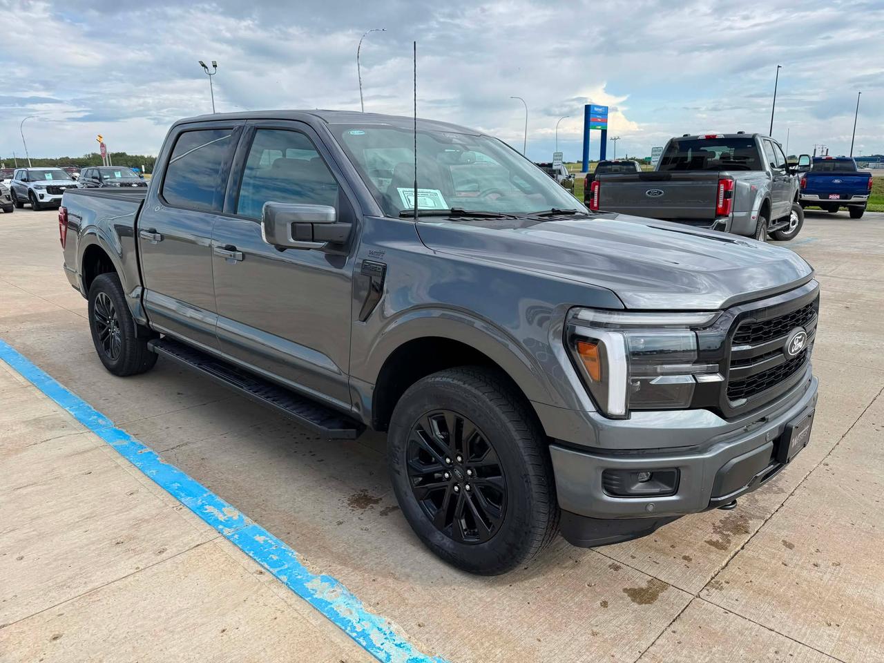 2026 Ford F-150 Lariat 4WD SuperCrew 5.5' Box Photo4