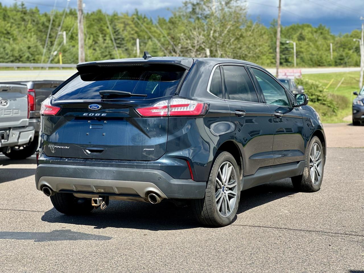 2022 Ford Edge Titanium AWD Photo4