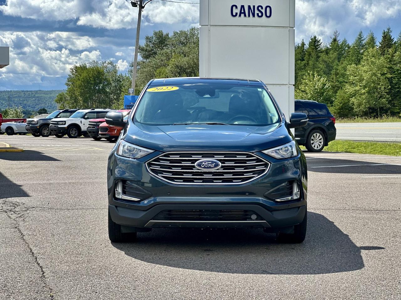2022 Ford Edge Titanium AWD Photo1