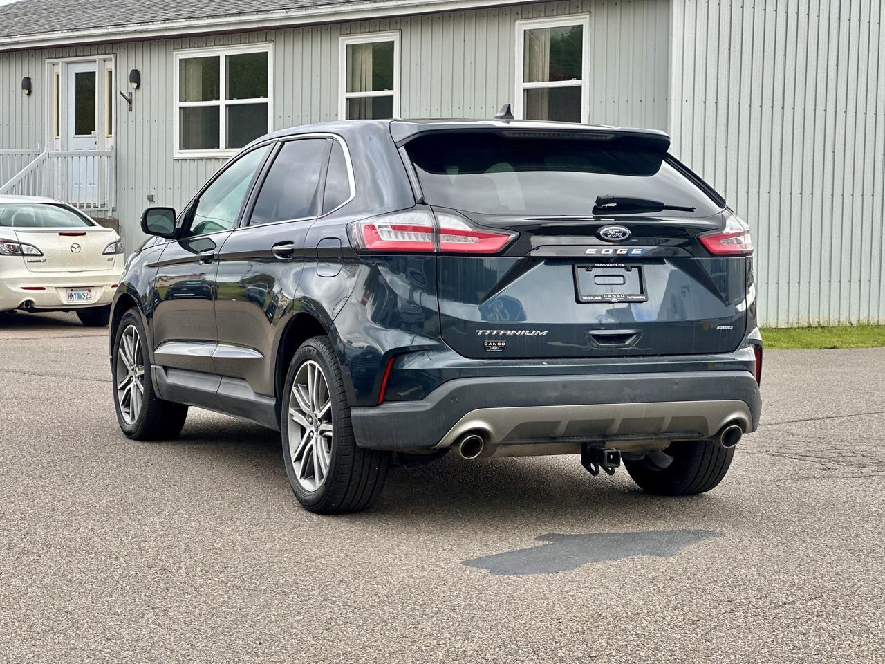 2022 Ford Edge TITANIUM AWD W/NEW FRONT PADS AND ROTORS! Photo3