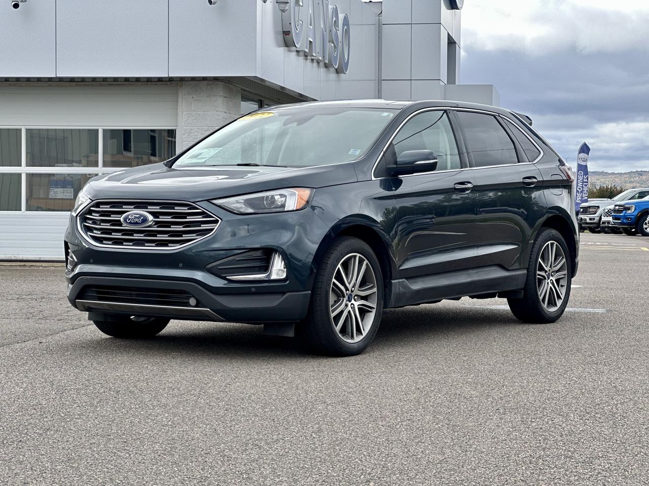 2022 Ford Edge TITANIUM AWD W/NEW FRONT PADS AND ROTORS! Photo2