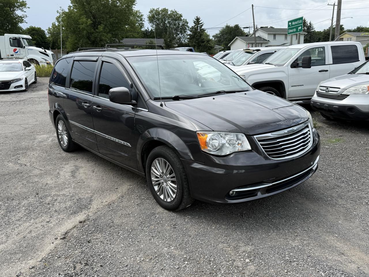 Used 2016 Chrysler Town & Country TOURING for sale in Ottawa, ON