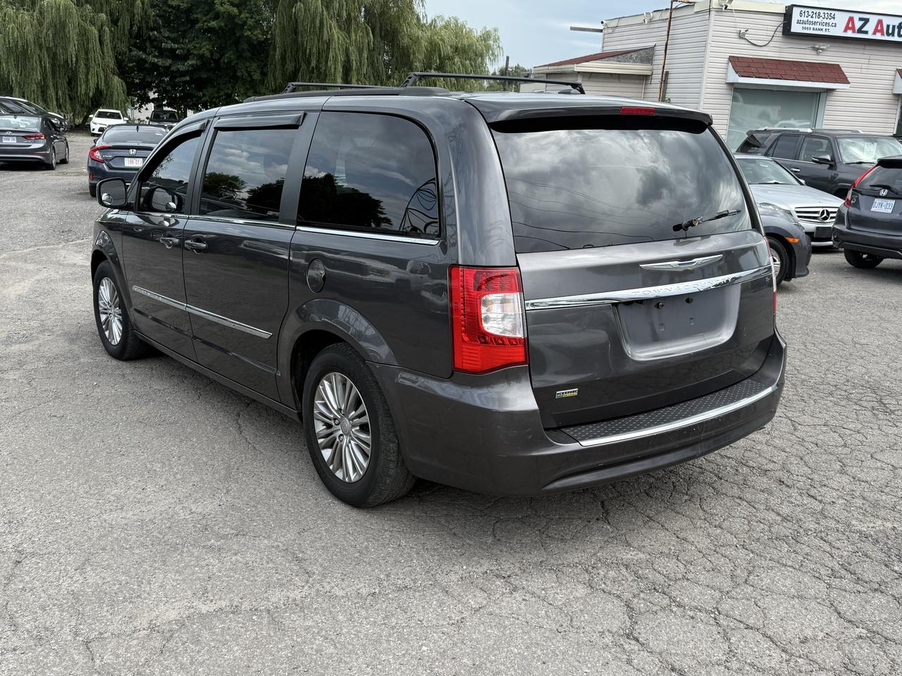 2016 Chrysler Town & Country TOURING Photo4