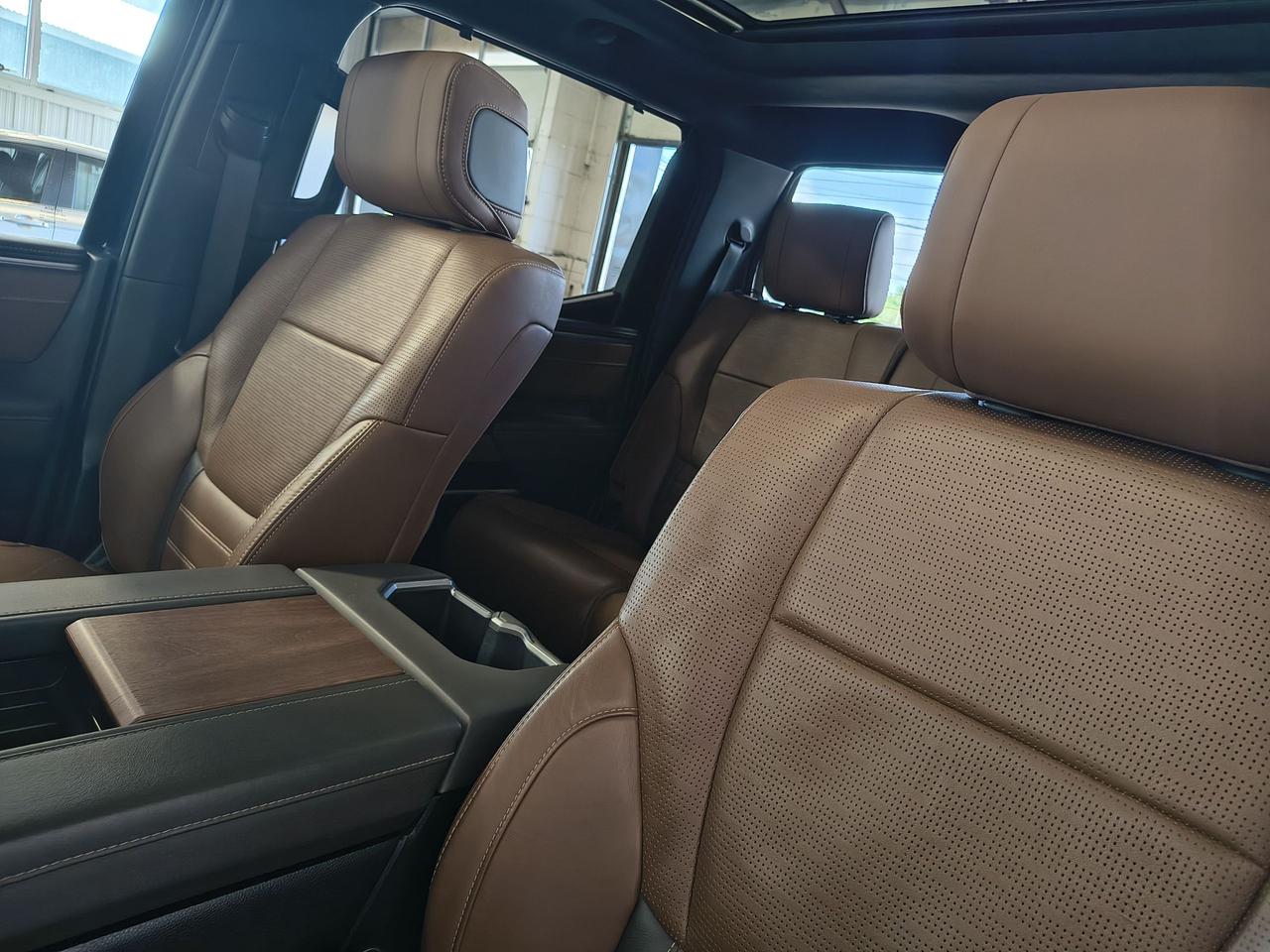 2023 Toyota Tundra Platinum Photo0
