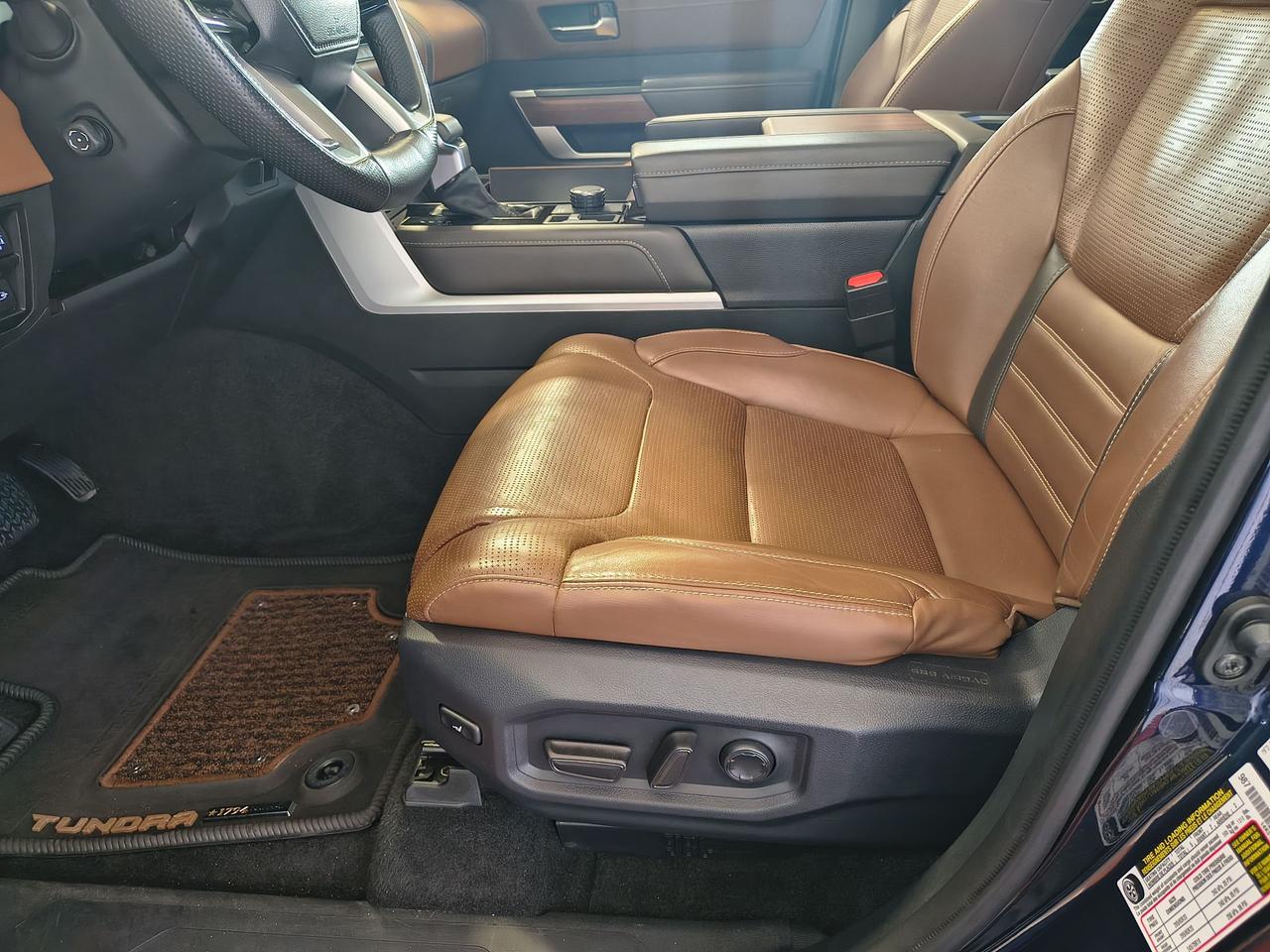 2023 Toyota Tundra Platinum Photo0