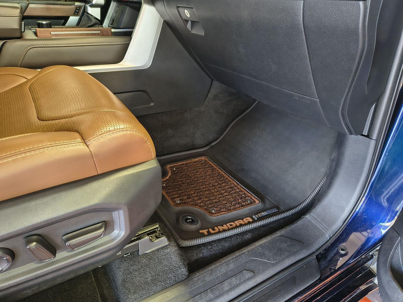 2023 Toyota Tundra Platinum Photo0