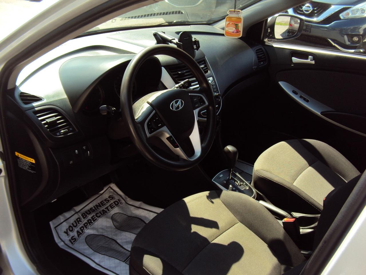 2014 Hyundai Accent GS Photo