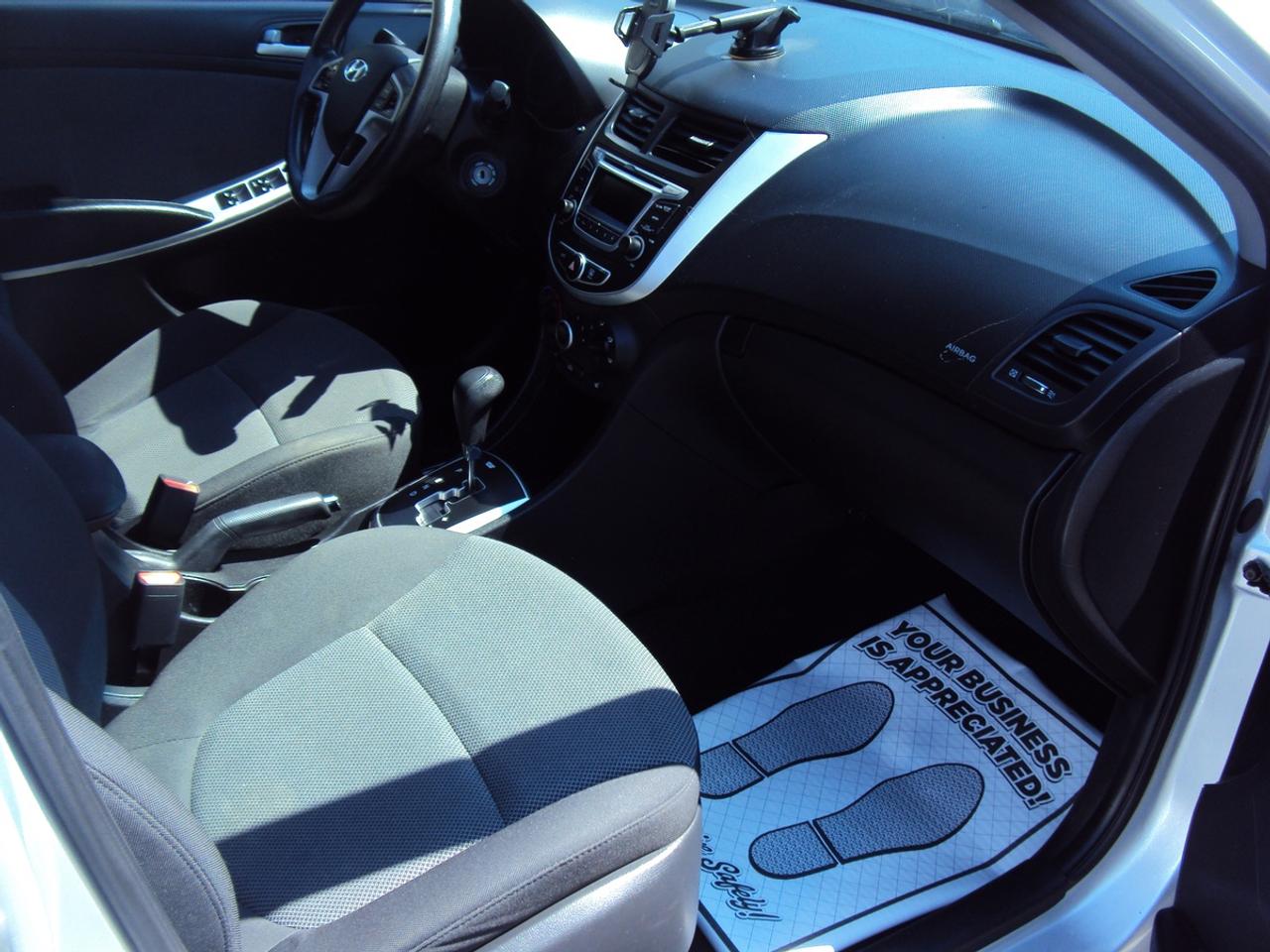 2014 Hyundai Accent GS Photo