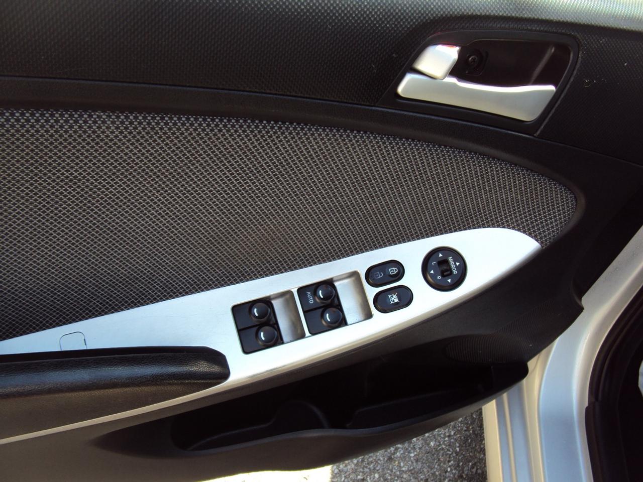 2014 Hyundai Accent GS Photo