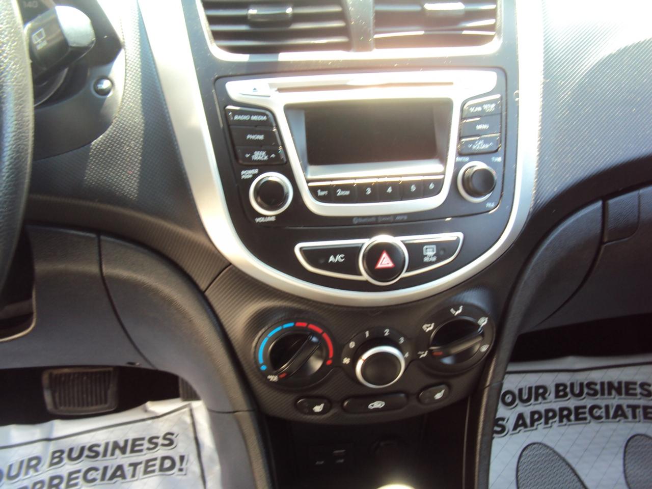 2014 Hyundai Accent GS Photo