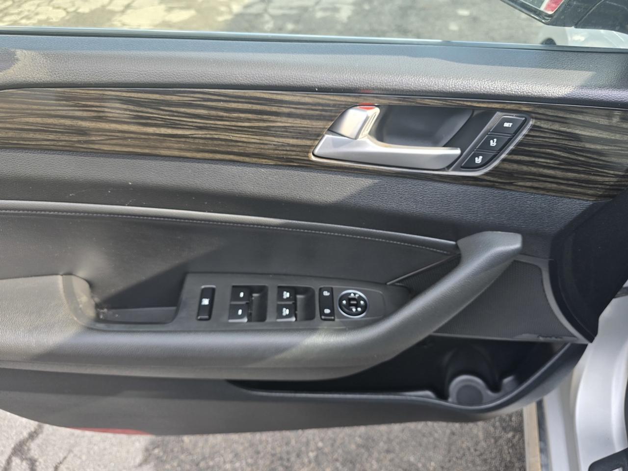 2016 Hyundai Sonata LIMITED Photo