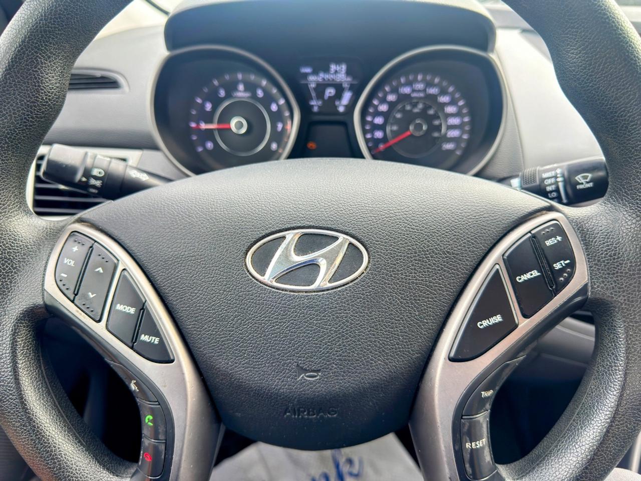2013 Hyundai Elantra GLS Photo