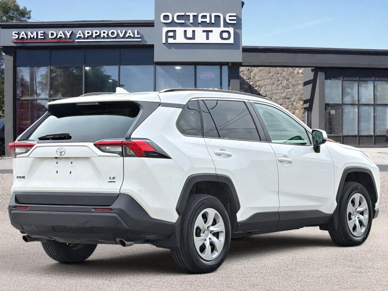 2021 Toyota RAV4 LE AWD Photo4