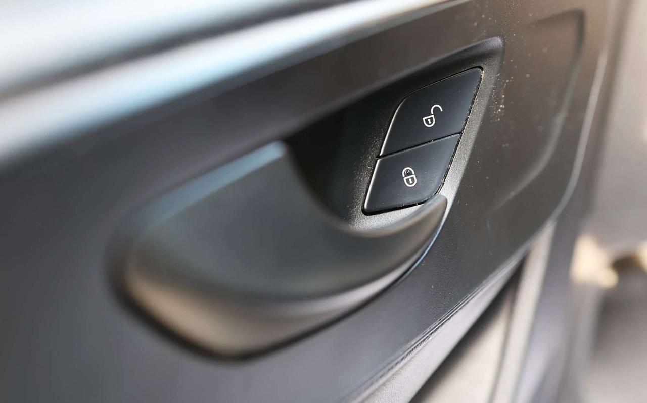 2021 Mercedes-Benz Sprinter 2500-HIGH ROOF-3PASS/BCAM/BLIS/PUSH START/CRUISE CONTROL/BLUETOOTH/AUTO HEADLIGHTS/3 KEYS Photo