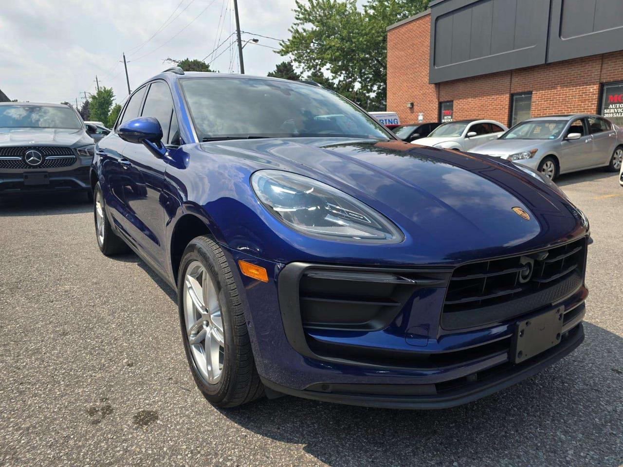 2023 Porsche Macan AWD Photo