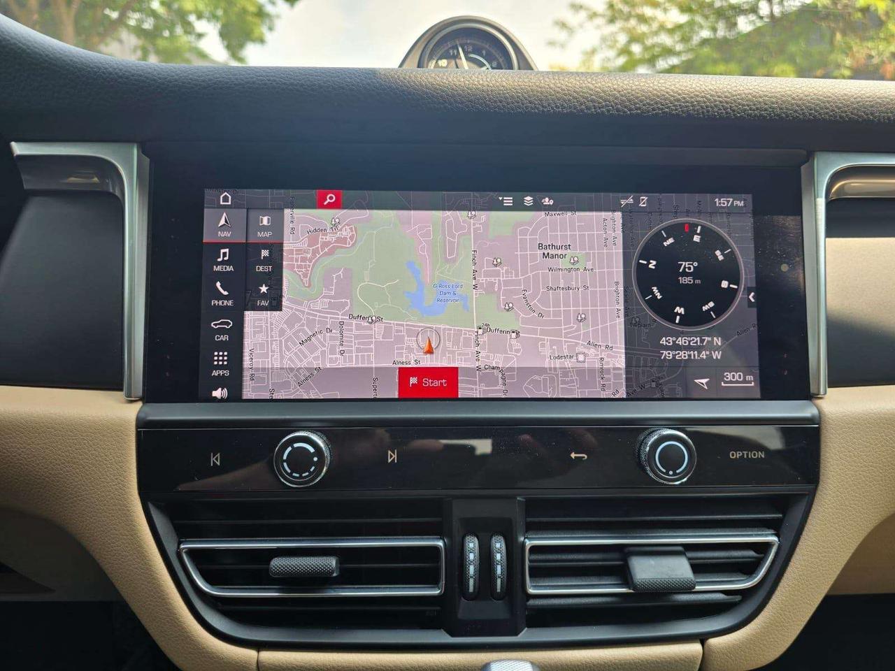 2023 Porsche Macan AWD Photo