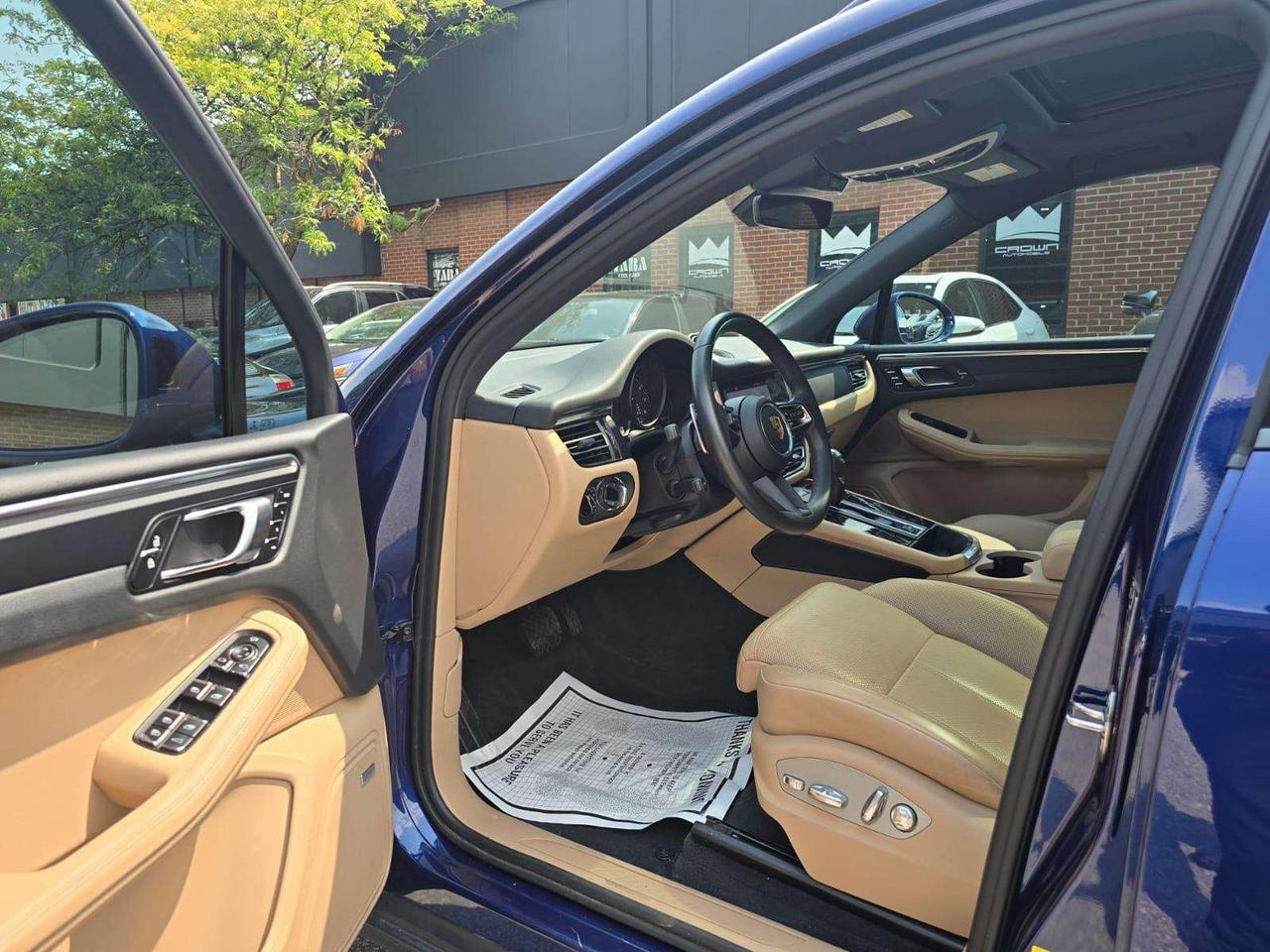 2023 Porsche Macan AWD Photo