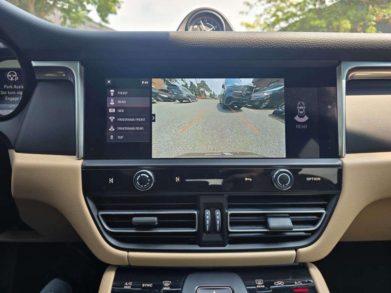 2023 Porsche Macan AWD Photo
