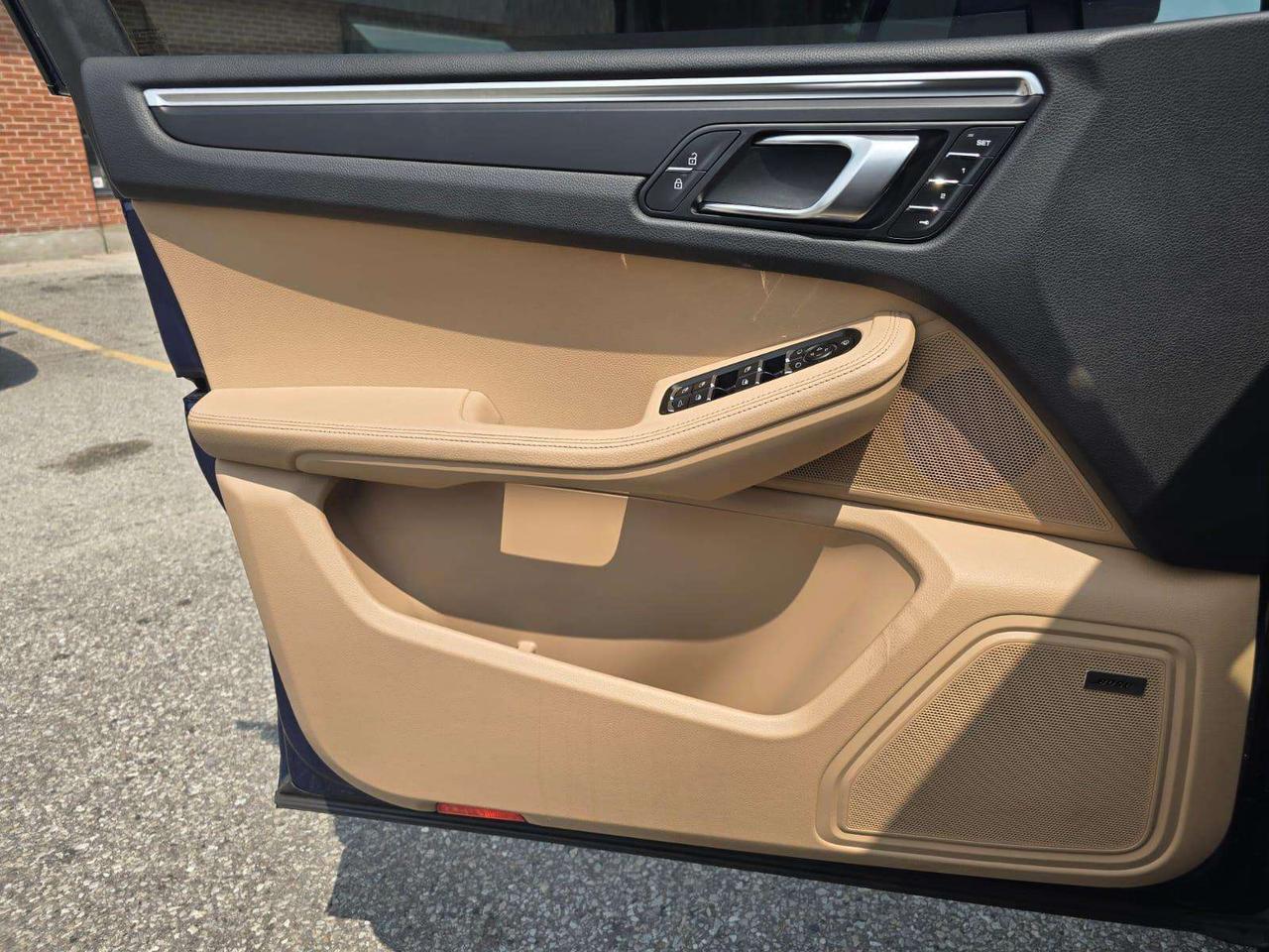 2023 Porsche Macan AWD Photo
