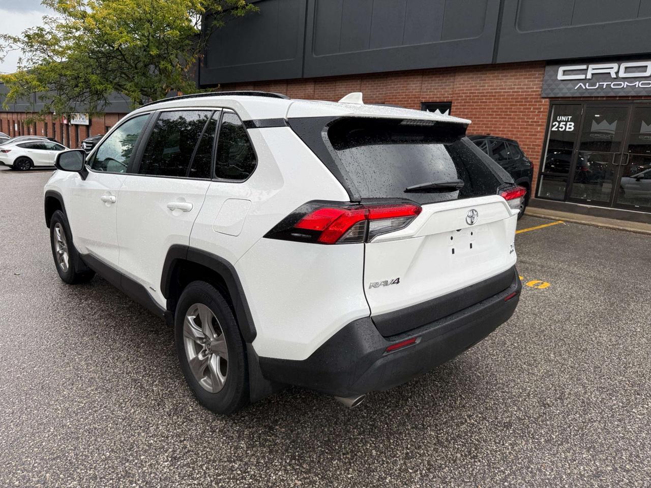 2025 Toyota RAV4 Hybrid XLE AWD, ONE OWNER, ACCIDENT FREE Photo
