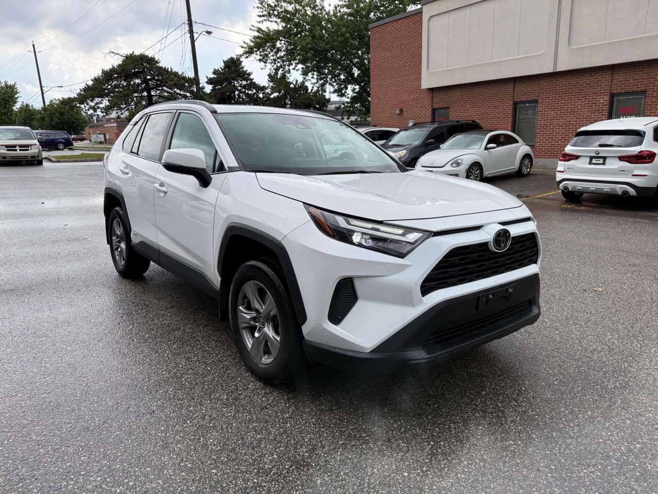 2025 Toyota RAV4 Hybrid XLE AWD, ONE OWNER, ACCIDENT FREE Photo
