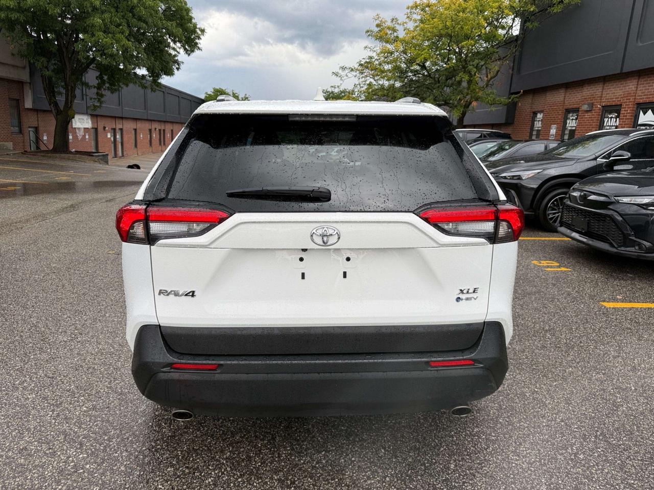 2025 Toyota RAV4 Hybrid XLE AWD, ONE OWNER, ACCIDENT FREE Photo