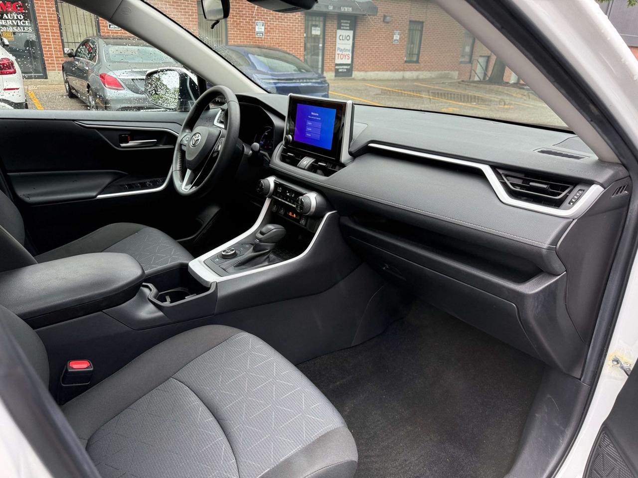 2025 Toyota RAV4 Hybrid XLE AWD, ONE OWNER, ACCIDENT FREE Photo
