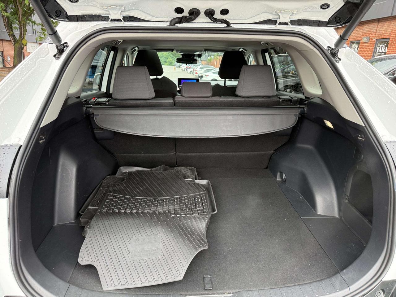 2025 Toyota RAV4 Hybrid XLE AWD, ONE OWNER, ACCIDENT FREE Photo