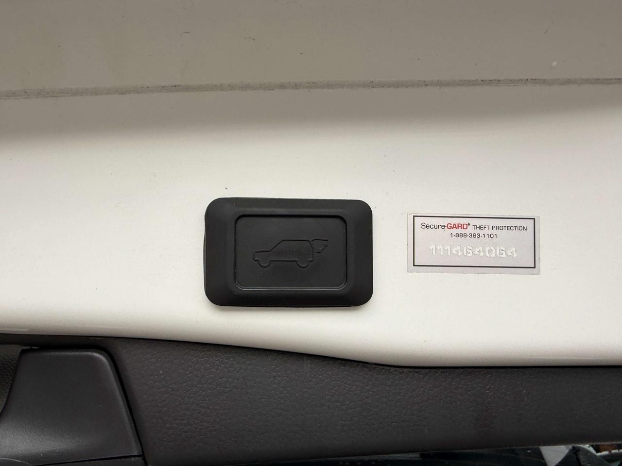 2025 Toyota RAV4 Hybrid XLE AWD, ONE OWNER, ACCIDENT FREE Photo