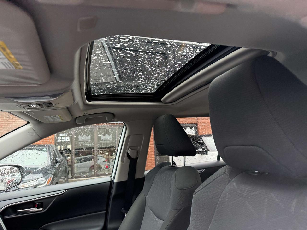 2025 Toyota RAV4 Hybrid XLE AWD, ONE OWNER, ACCIDENT FREE Photo