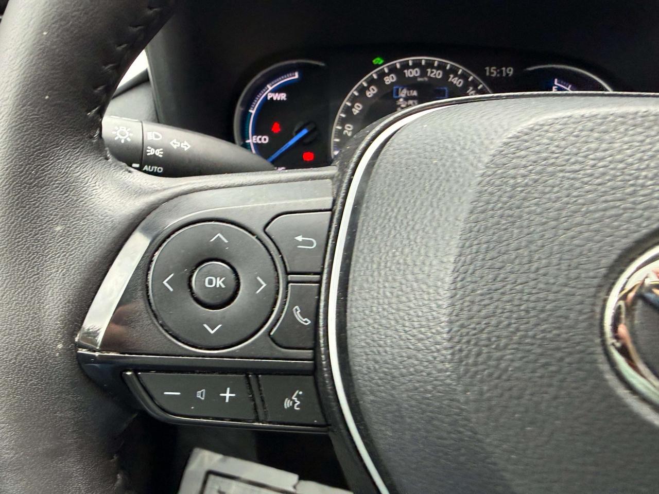 2025 Toyota RAV4 Hybrid XLE AWD, ONE OWNER, ACCIDENT FREE Photo