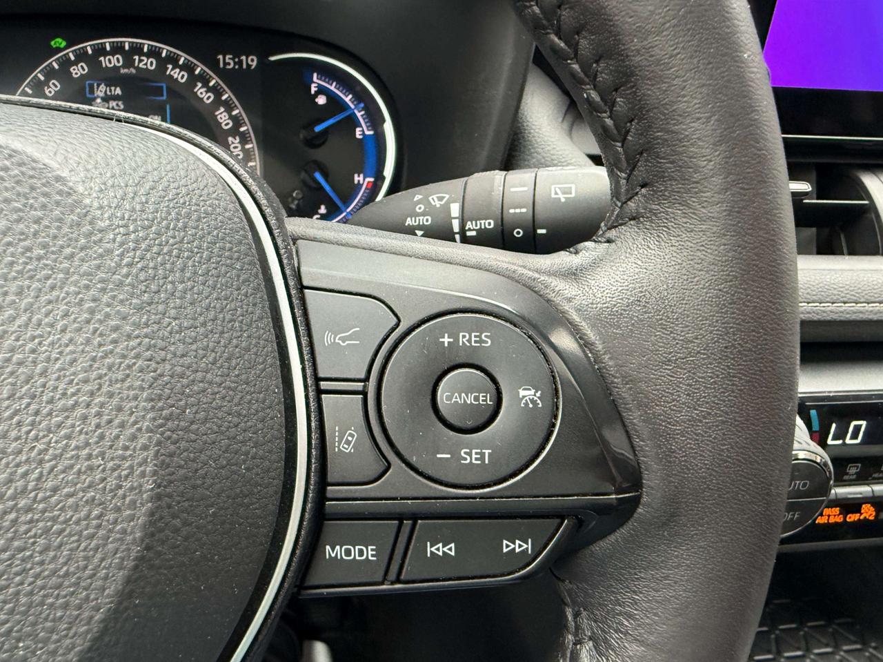 2025 Toyota RAV4 Hybrid XLE AWD, ONE OWNER, ACCIDENT FREE Photo