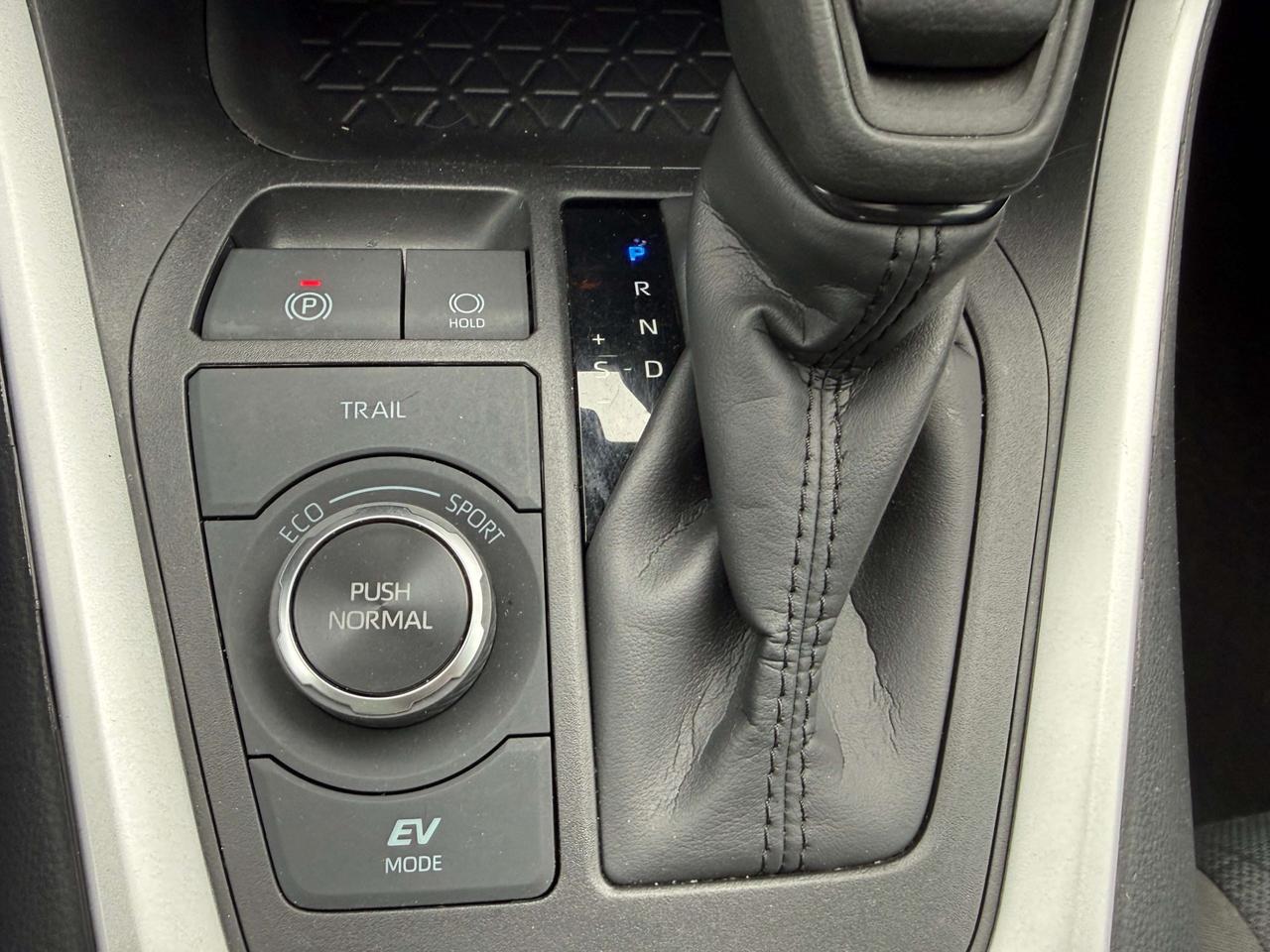 2025 Toyota RAV4 Hybrid XLE AWD, ONE OWNER, ACCIDENT FREE Photo