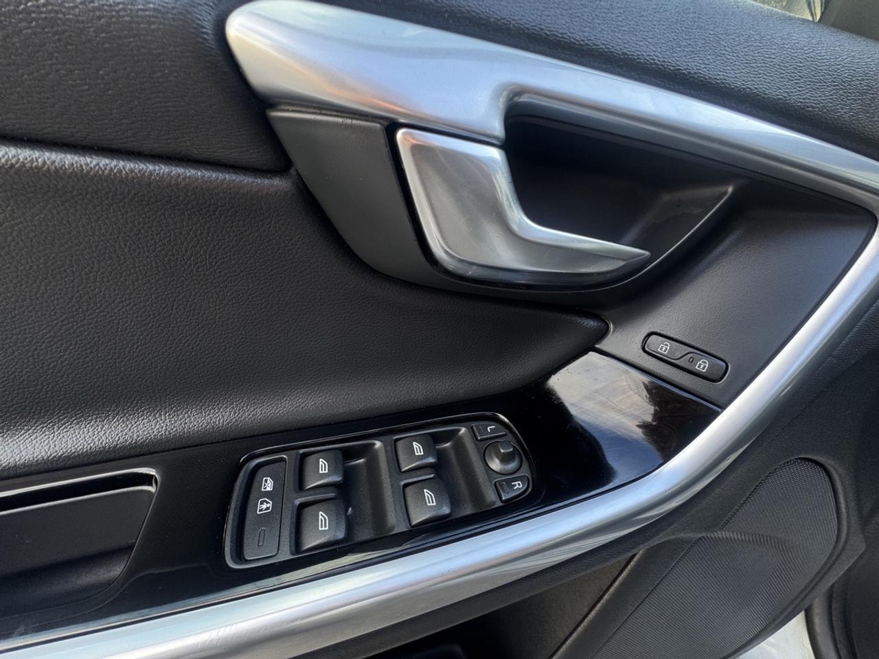 2018 Volvo V60 Dynamic Photo