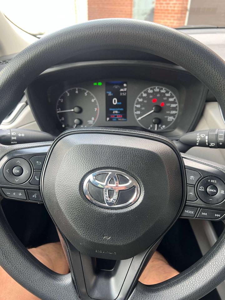 2024 Toyota Corolla Cross L AWD BACKUP CAMERA BLUE TOOTH APPLE CARPLAY Photo
