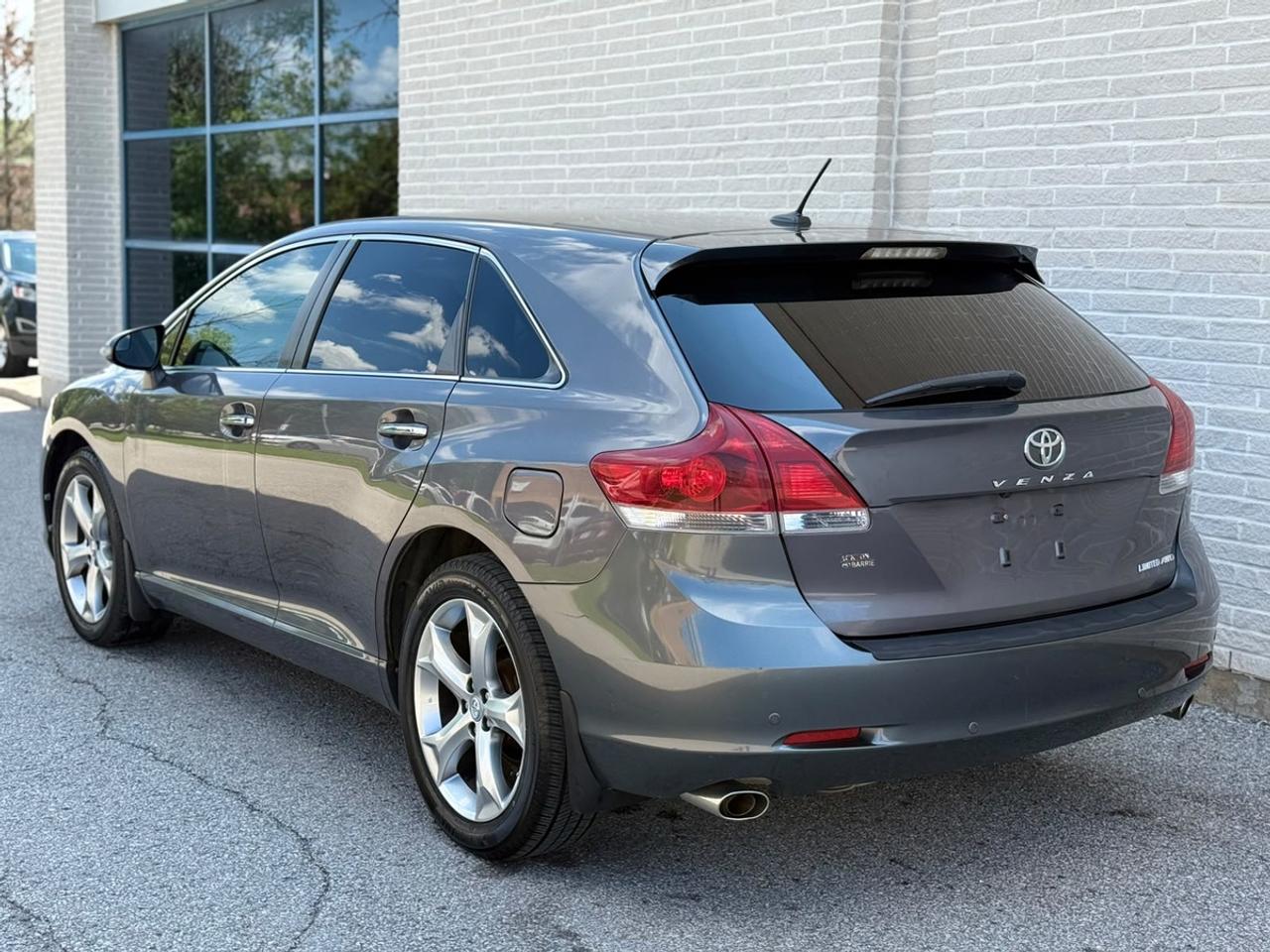 2016 Toyota Venza LIMITED Photo