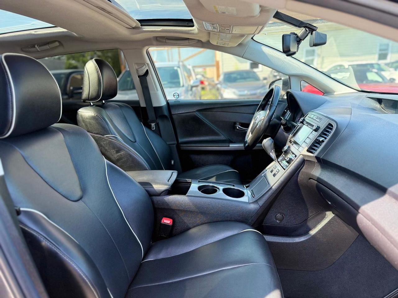 2016 Toyota Venza LIMITED Photo