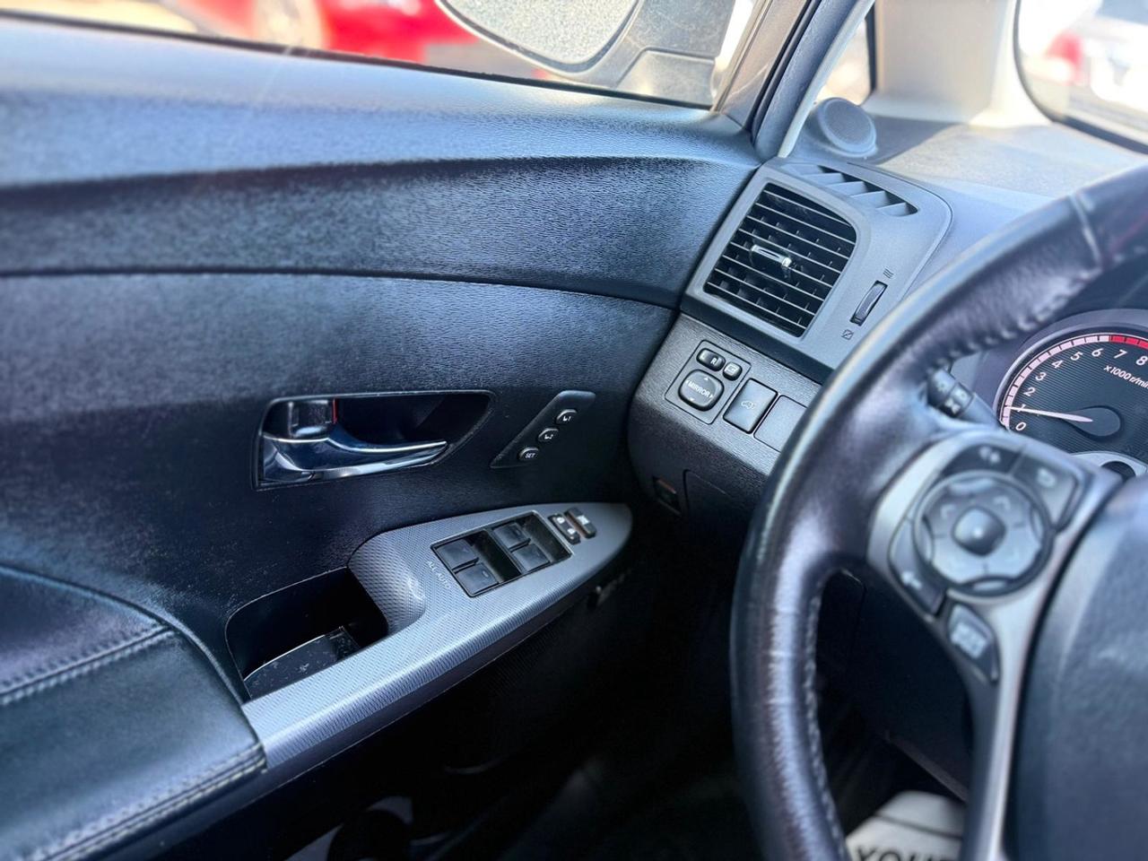 2016 Toyota Venza LIMITED Photo