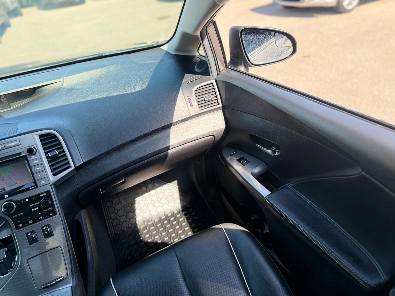 2016 Toyota Venza LIMITED Photo