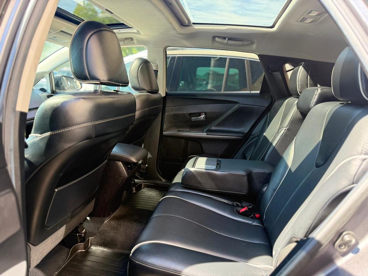 2016 Toyota Venza LIMITED Photo