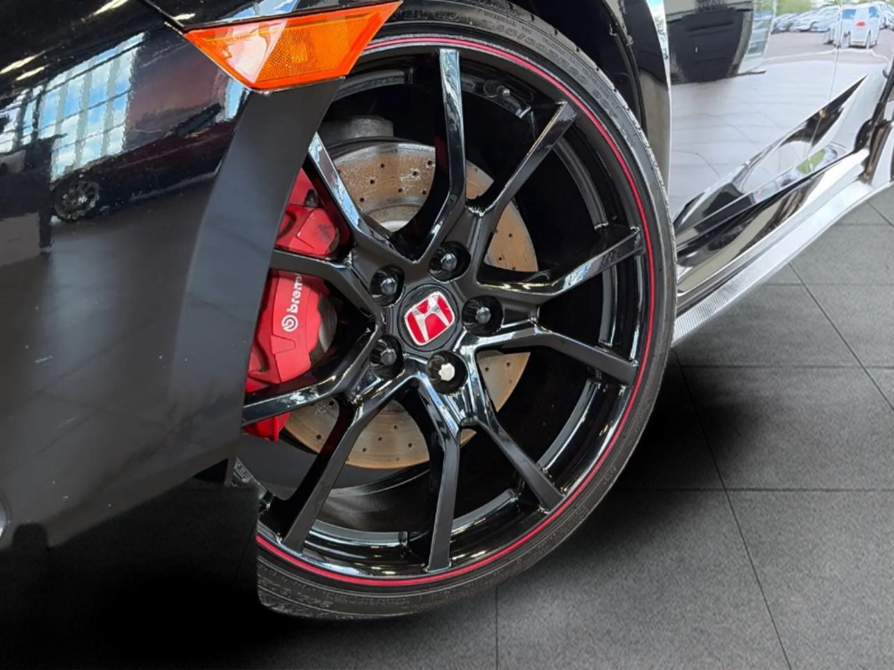 2018 Honda Civic Type R Base 4dr Hatchback Photo1
