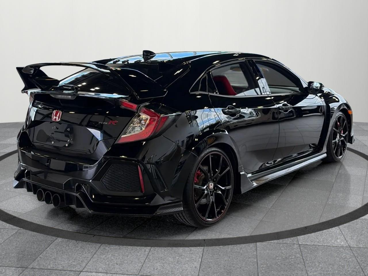 2018 Honda Civic Type R Base 4dr Hatchback Photo