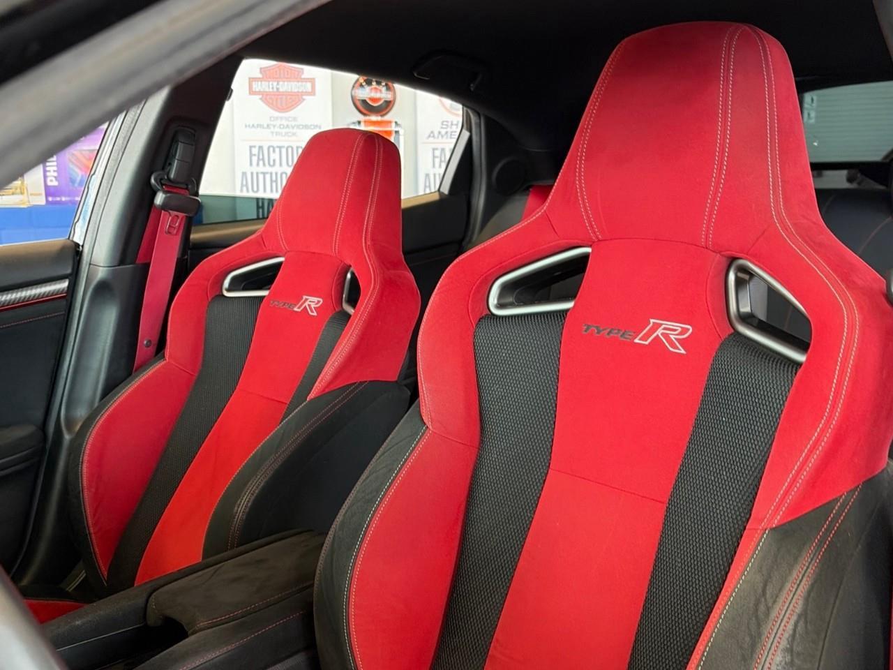 2018 Honda Civic Type R Base 4dr Hatchback Photo