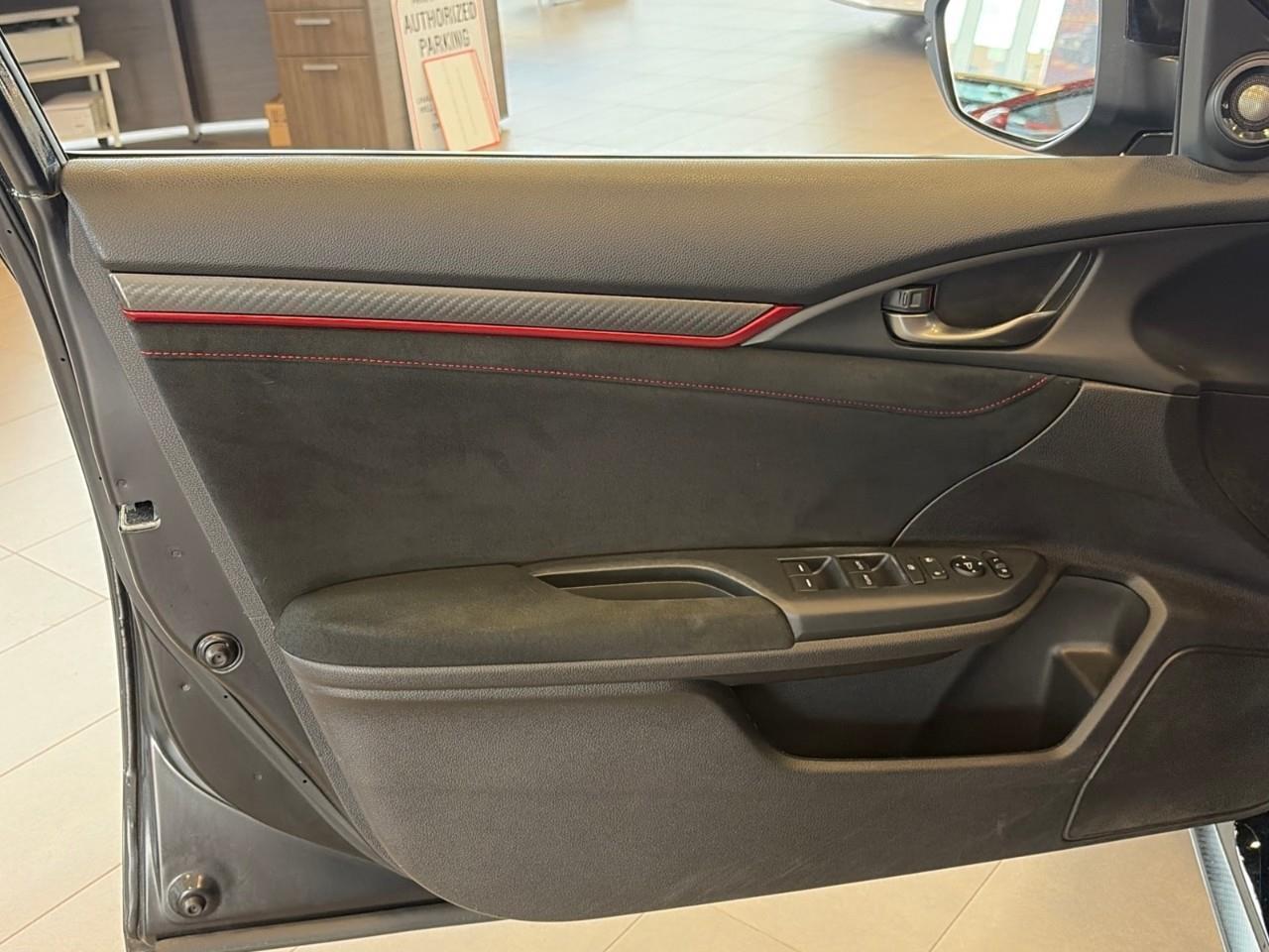 2018 Honda Civic Type R Base 4dr Hatchback Photo