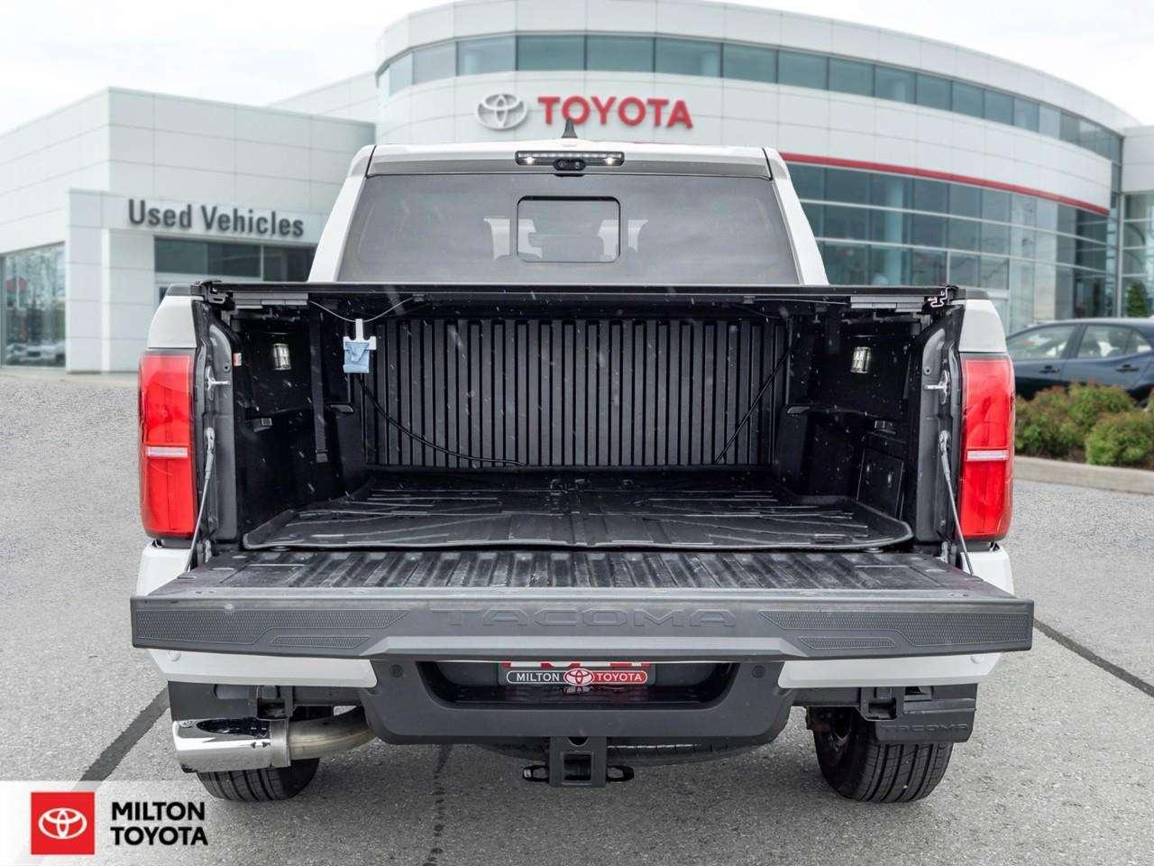 2024 Toyota Tacoma LIMITED LEATHER SUNROOF POWER RUNNING BOARDS VENTILATED SEATS HUD ONE OWNER TCUV Photo