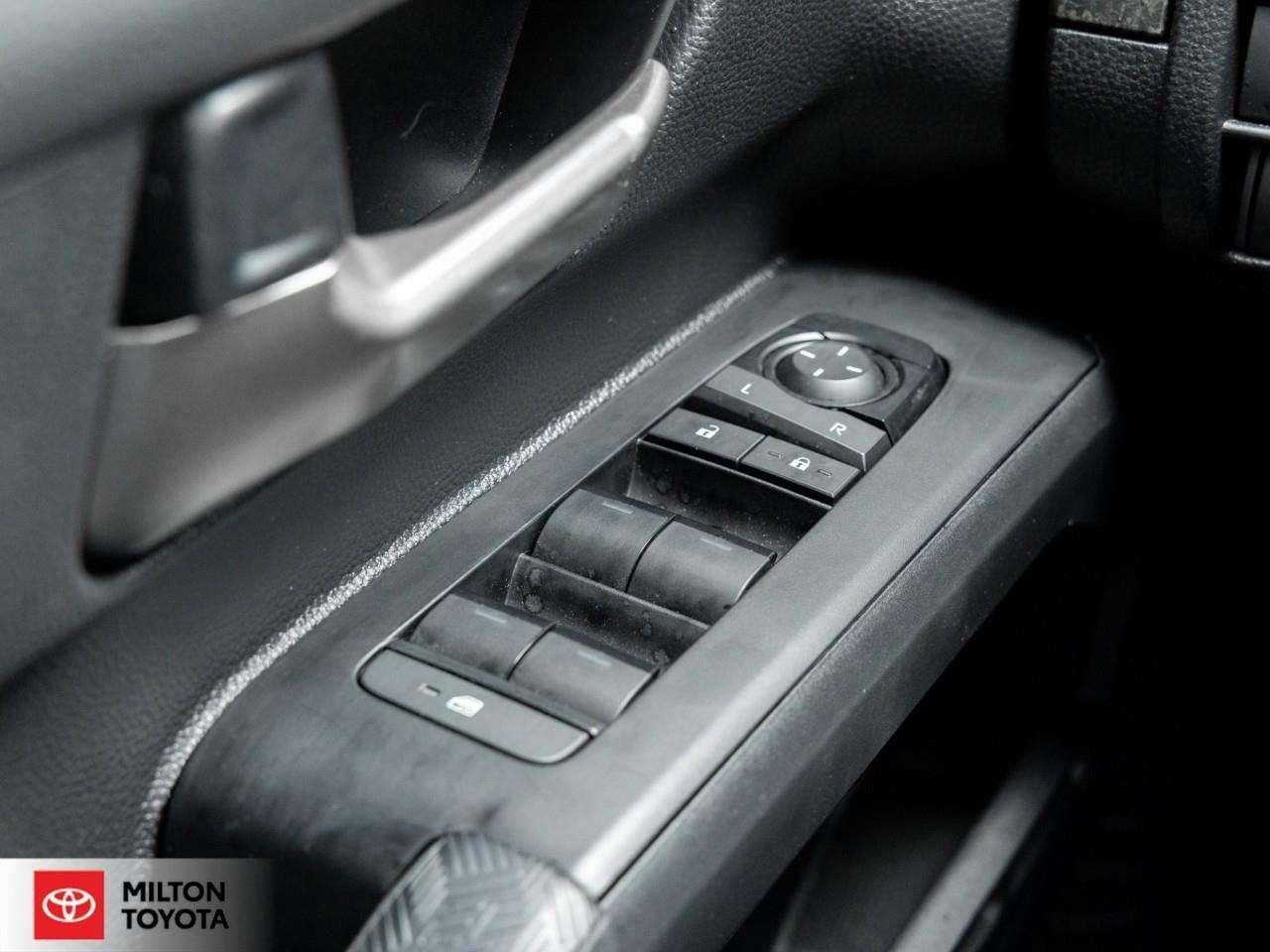 2024 Toyota Tacoma LIMITED LEATHER SUNROOF POWER RUNNING BOARDS VENTILATED SEATS HUD ONE OWNER TCUV Photo