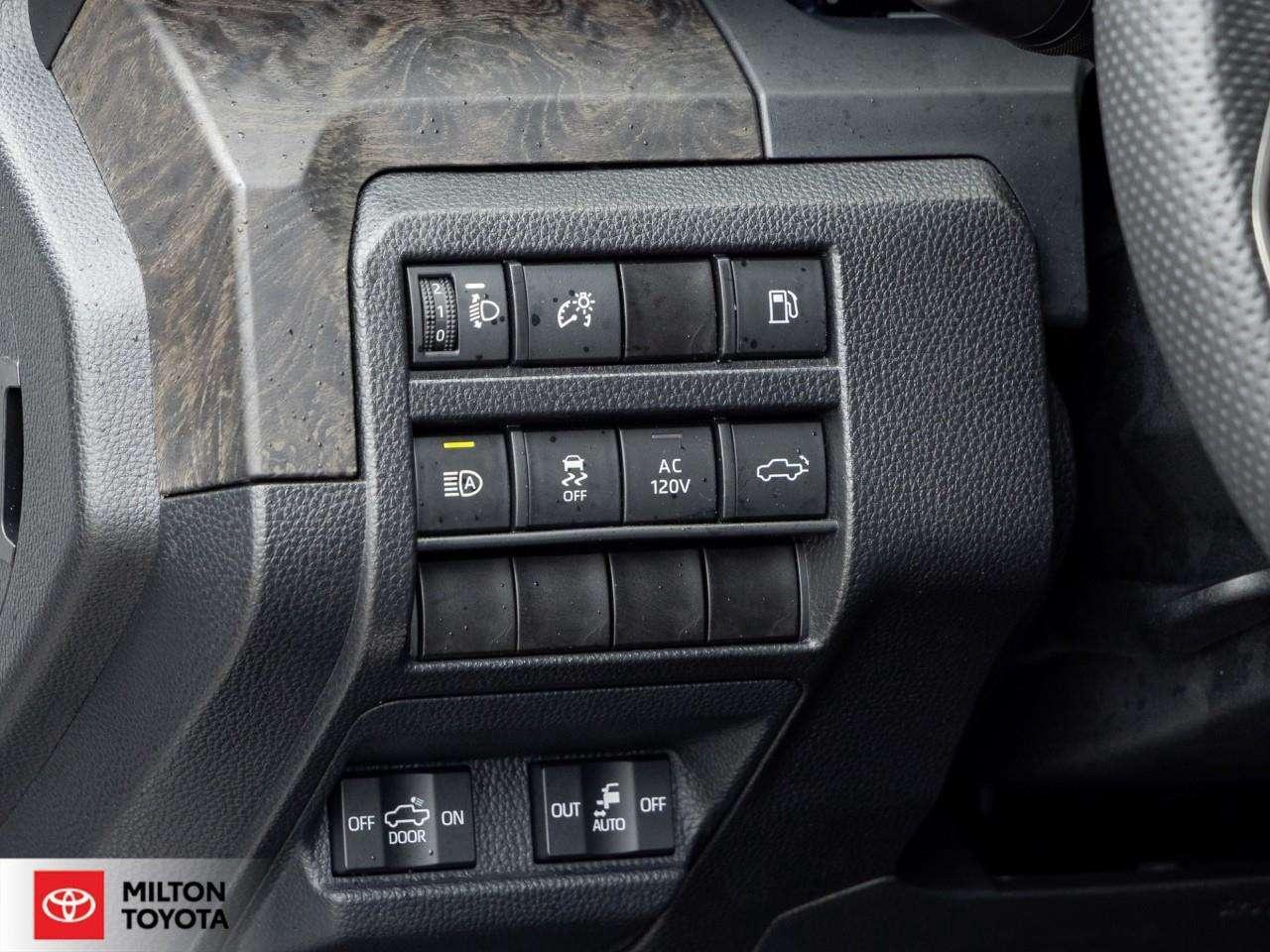 2024 Toyota Tacoma LIMITED LEATHER SUNROOF POWER RUNNING BOARDS VENTILATED SEATS HUD ONE OWNER TCUV Photo