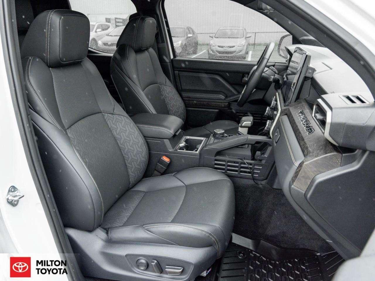 2024 Toyota Tacoma LIMITED LEATHER SUNROOF POWER RUNNING BOARDS VENTILATED SEATS HUD ONE OWNER TCUV Photo