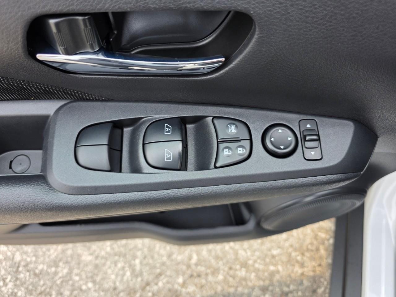 2025 Nissan Kicks Play SV 4dr Front-Wheel Drive Photo
