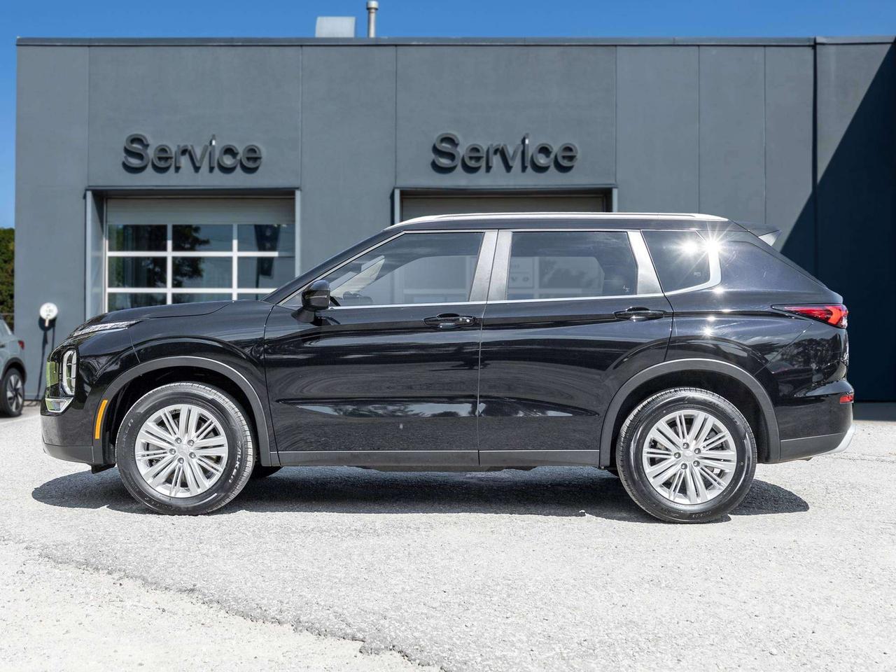 2024 Mitsubishi Outlander SE S-AWC CPO FINANCE RATES FOR AS LOW AS 0.90% Photo